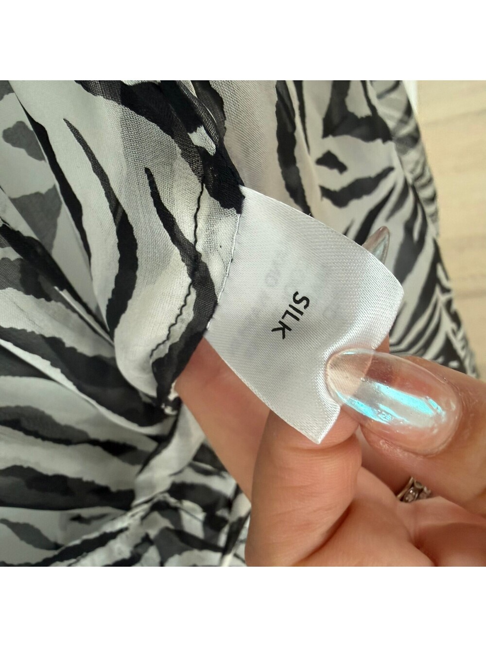Chasing Unicorns Zebra Print Silk Long Sleeve Coverup Vacation Dress Size M - Picture 3 of 7